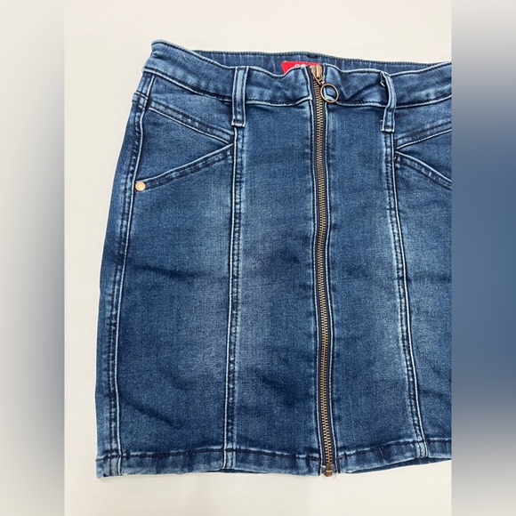 Guess - y2k mini denim skirt - size small - Picture 3 of 8